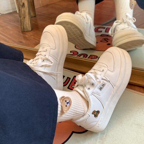 Popular small white shoes! - Picture 6 of 6